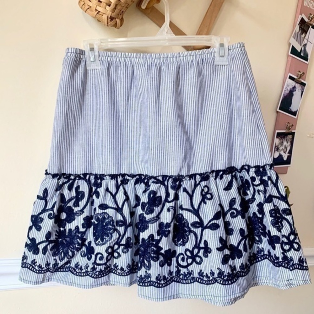 🔴 Melissa Paige skirt MUST BUNDLE 2+ ITEMS TO PURCHASE